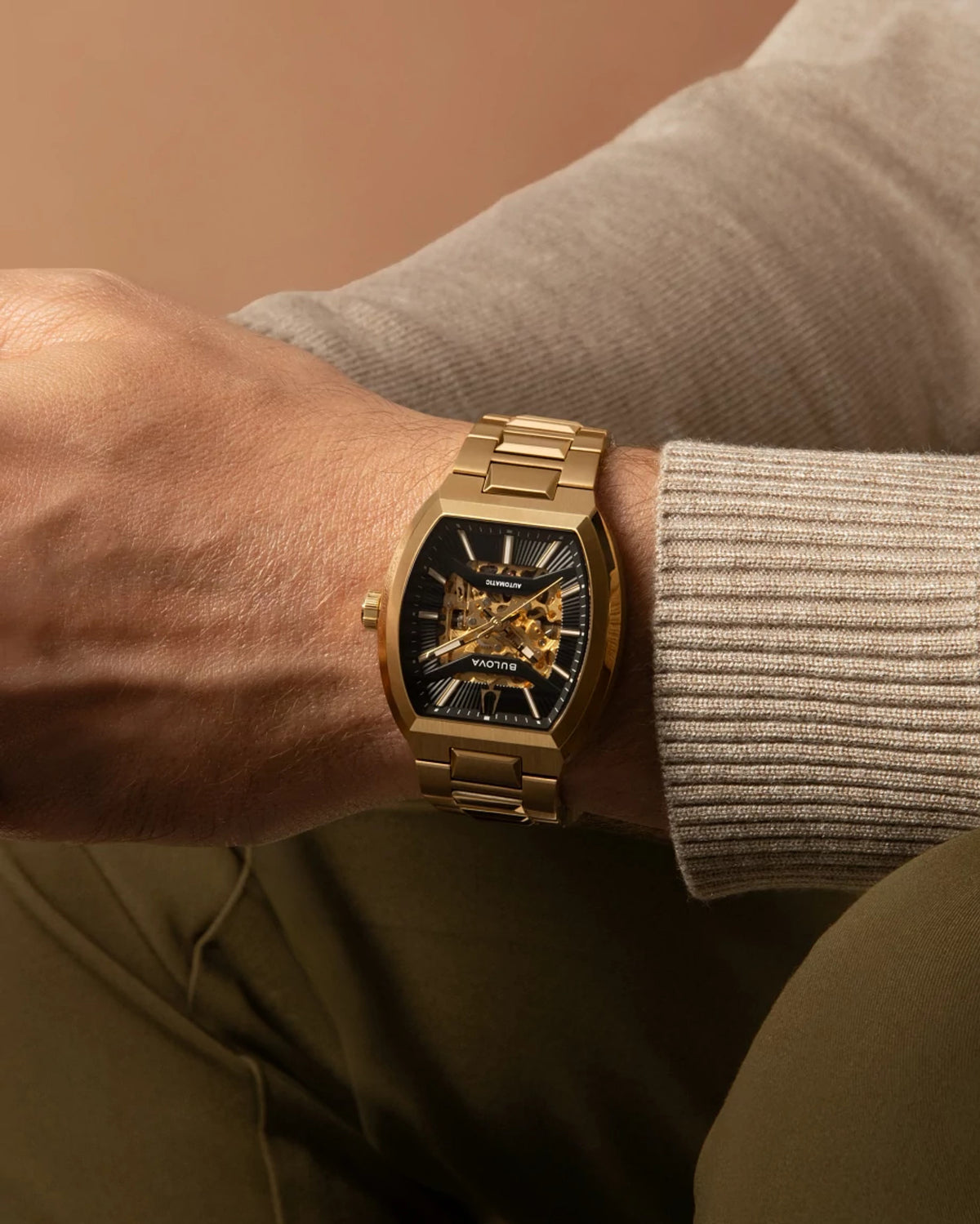Bulova Maquina 97A207 — detail view — Bulova at MEDIUM
