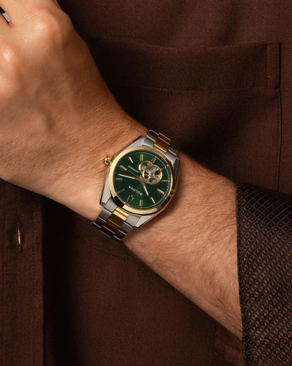Bulova Surveyor 98A338 — detail view — Bulova at MEDIUM
