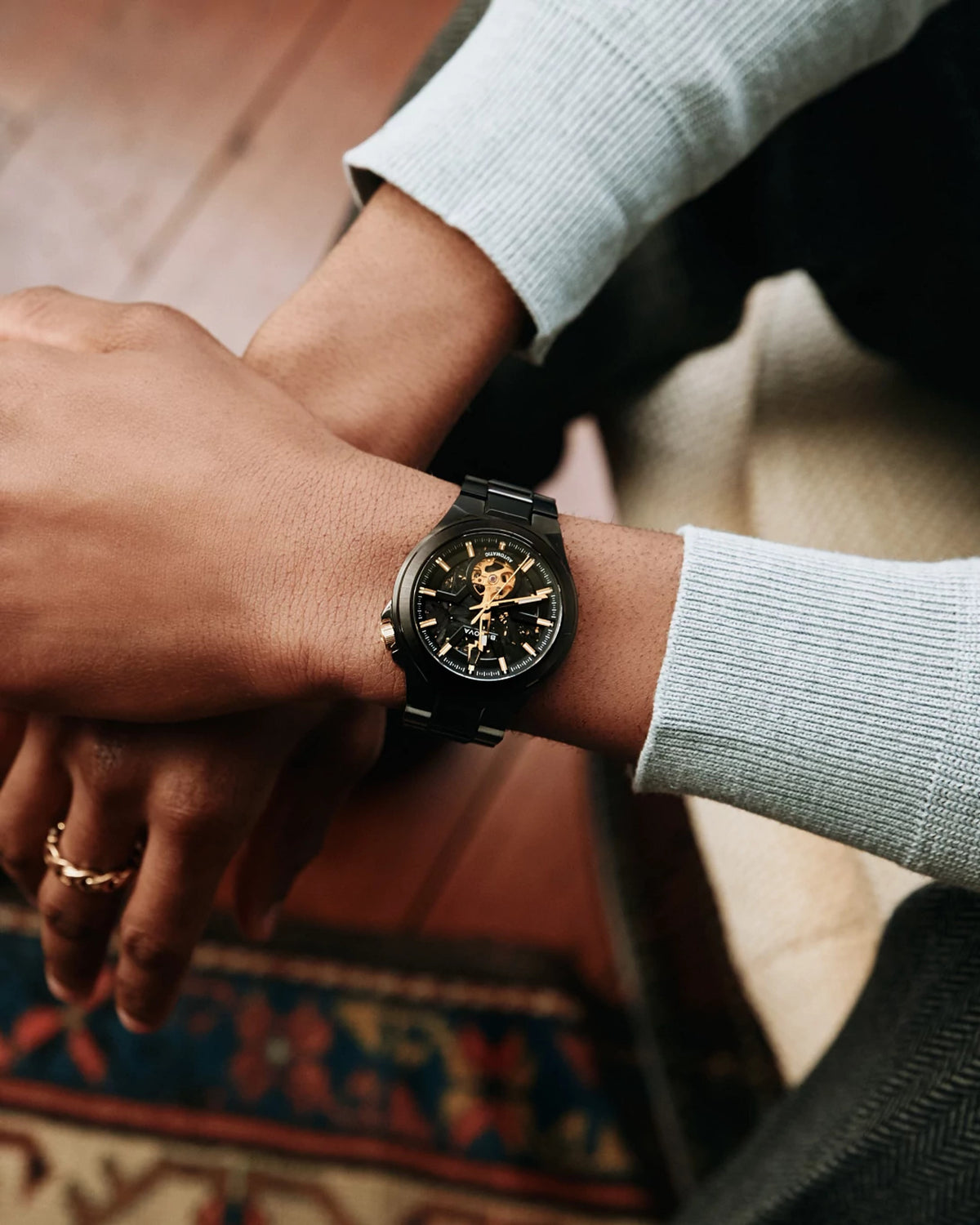 Bulova Maquina 98A340 — detail view — Bulova at MEDIUM