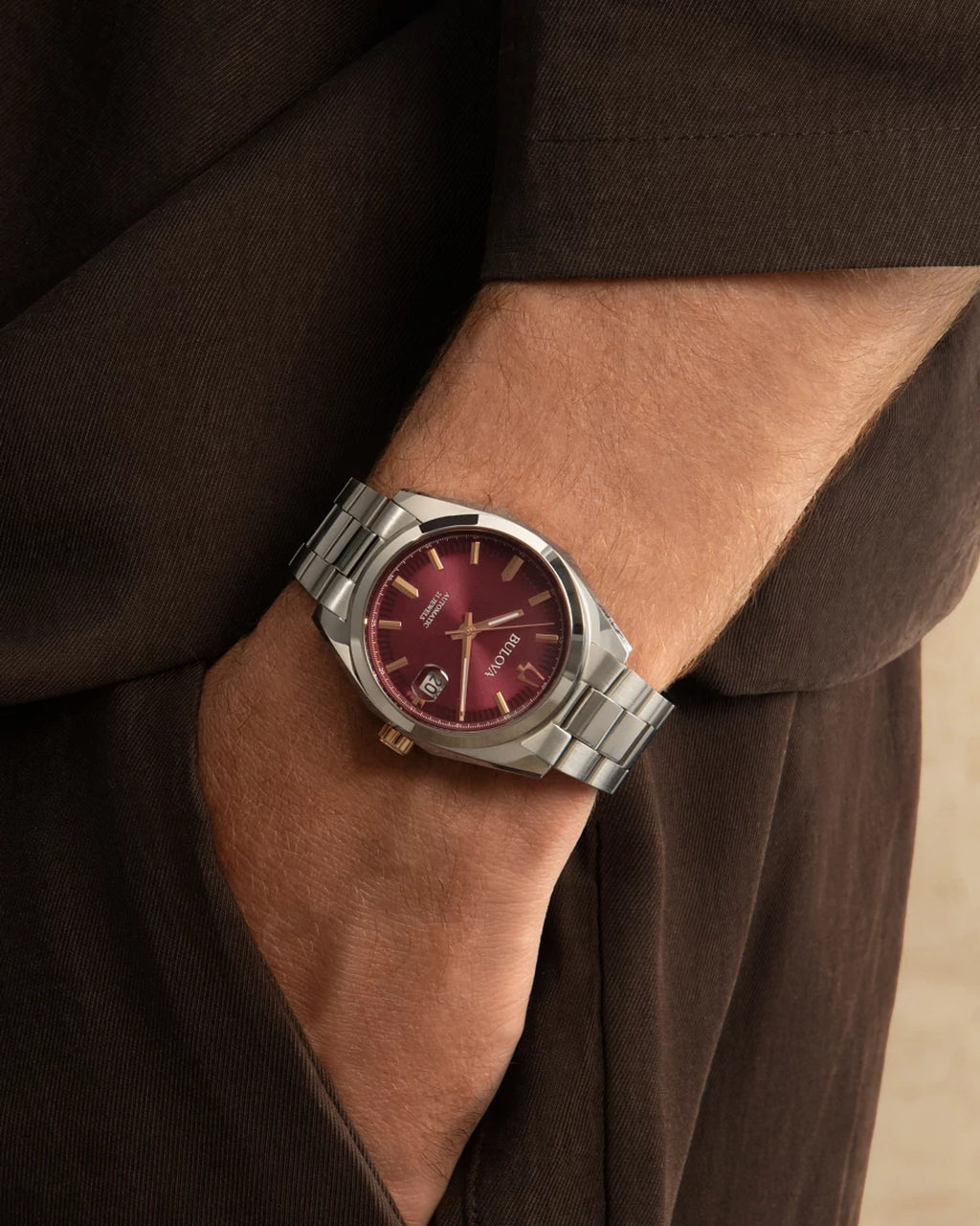 Bulova Surveyor 98B422 — detail view — Bulova at MEDIUM