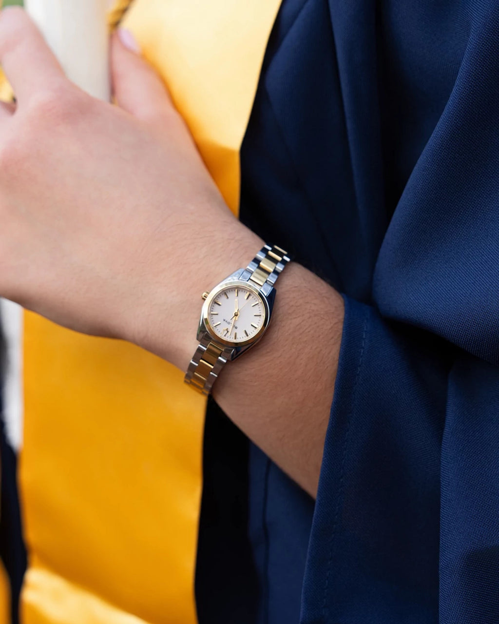 Bulova Surveyor Ladies 98L331 — detail view — Bulova at MEDIUM