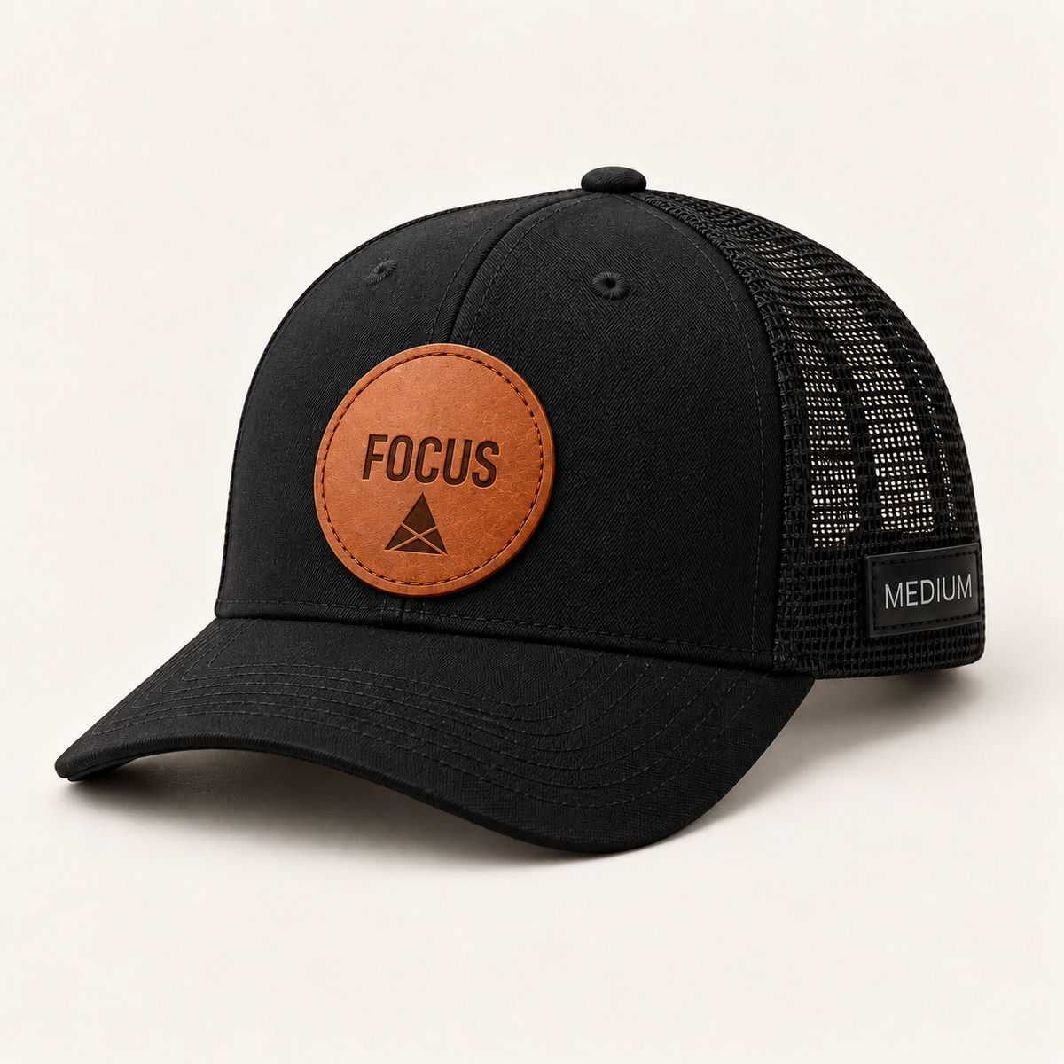 MEDIUM FOCUS hat in Black with leather front patch