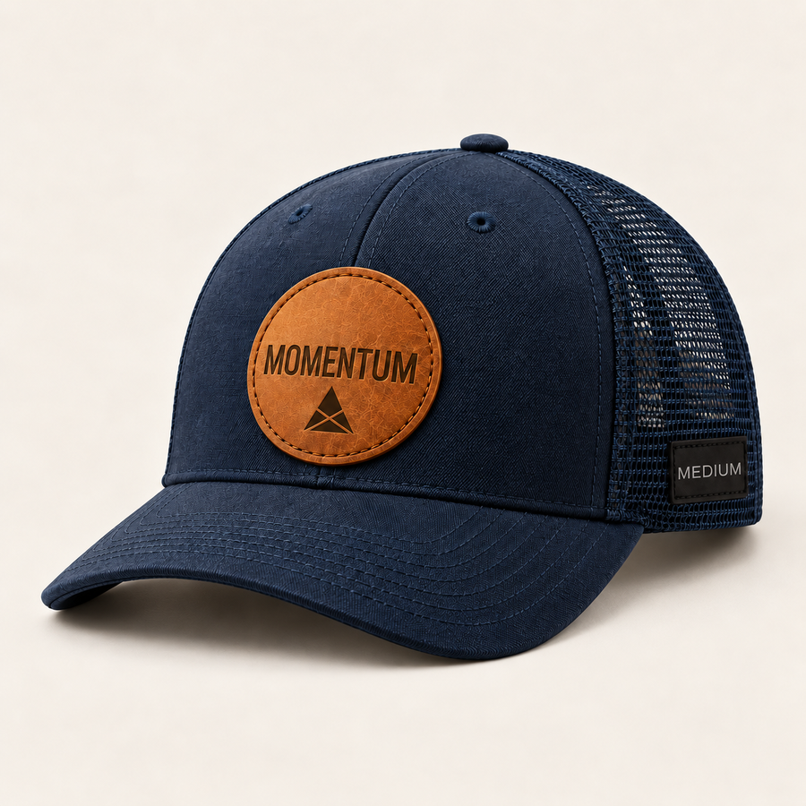 MEDIUM MOMENTUM hat in Navy with leather front patch